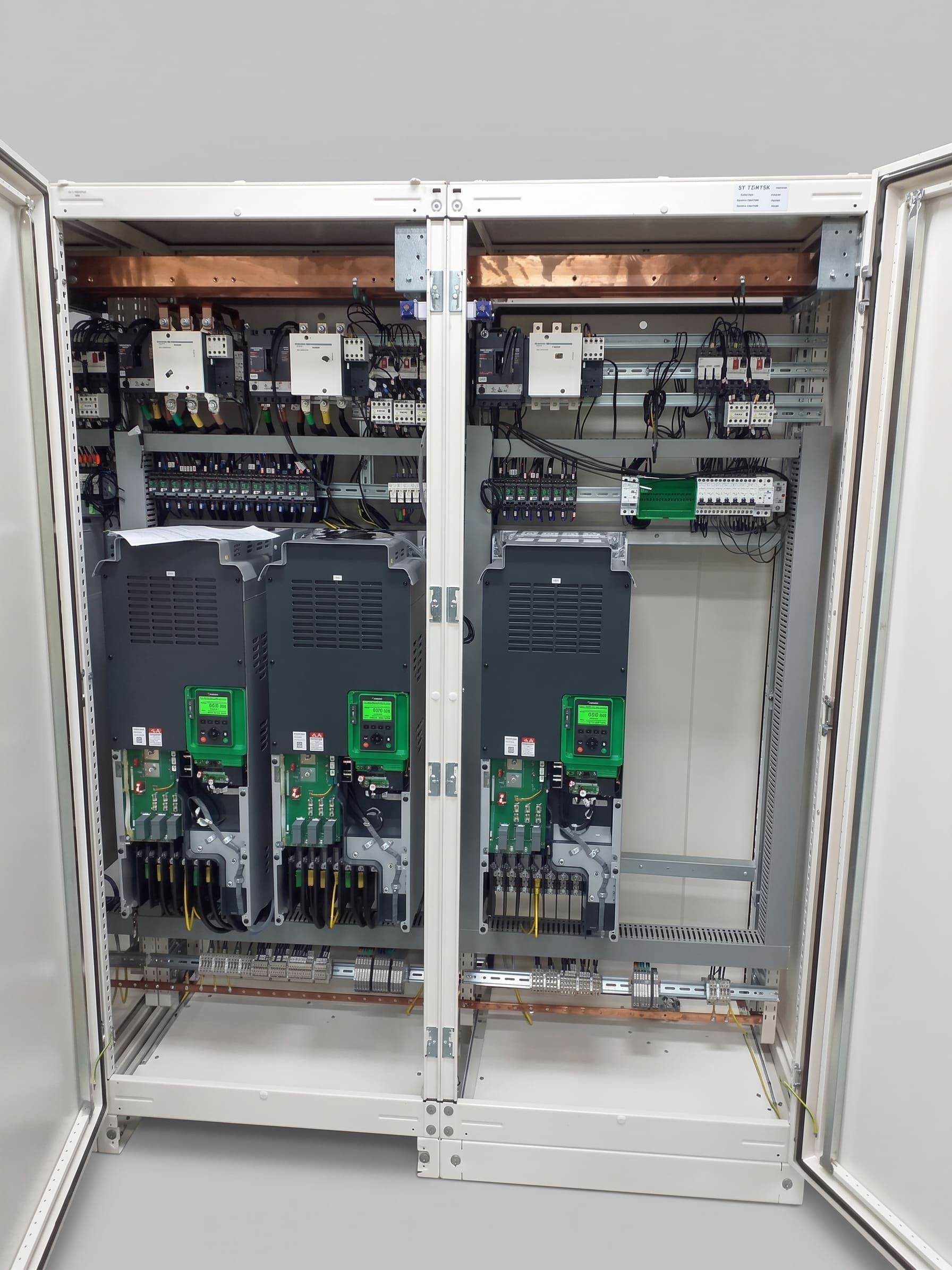Armoire électrique avec variateurs industriels